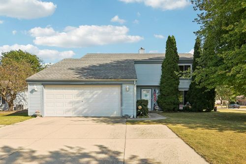 8150 S Waring Drive, OAK CREEK, WI, 53154 | Card Image