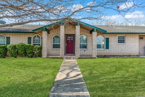220 Blue Bonnet, Floresville, TX, 78114-3010 | Card Image