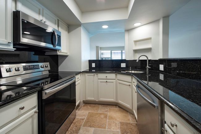 APT-302 - 4010 Galt Ocean Dr, Condo with 2 bedrooms, 2 bathrooms and null parking in Fort Lauderdale FL | Image 7