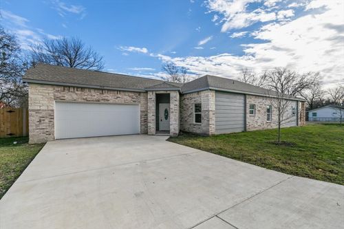 200 Avenue B, Ennis, TX, 75119-6810 | Card Image