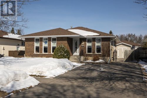 185 Fanshaw St, Thunder Bay, ON, P7C5T7 | Card Image
