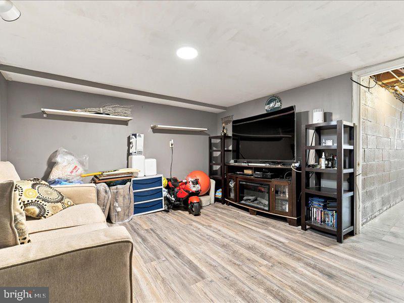 Residential in PHILADELPHIA 4