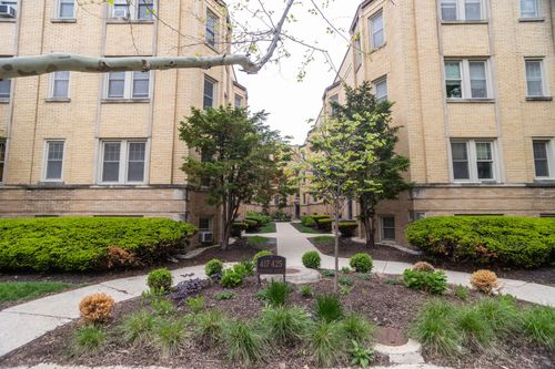 1e-417 Wisconsin Ave, Oak Park, IL, 60302-3663 | Card Image