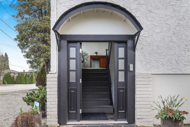 Property entrance with stucco siding | Image 4