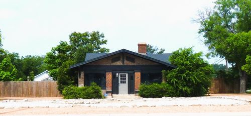 617 N Bridge St, Brady, TX, 76825-4008 | Card Image