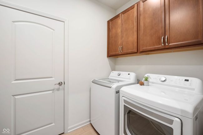 Laundry Room with Sink, Washer and Dryer Stay | Image 26