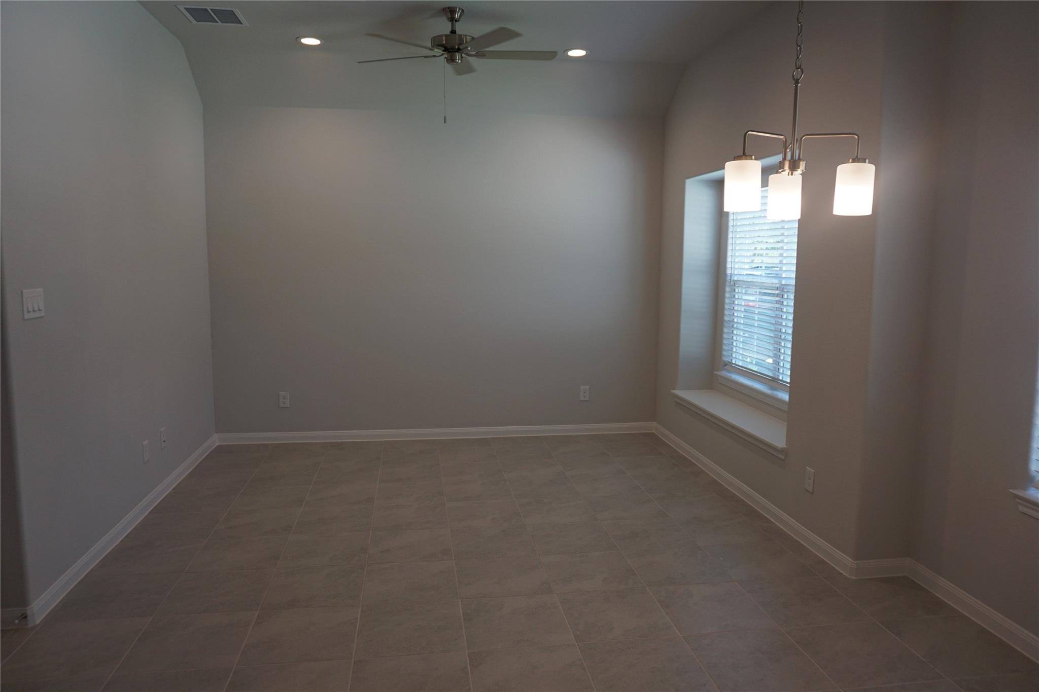 Residential Lease in Willis 4