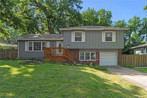331 E 100th Ter, Kansas City, MO, 64114-4128 | Card Image