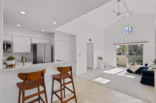 204-21358 Nandina Ln, Newhall, CA, 91321-4434 | Card Image