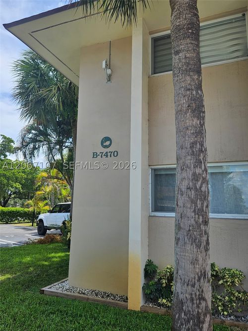 b208-7470 Miami Lakes Dr, Miami Lakes, FL, 33014-6864 | Card Image