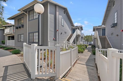 221 Evergreen Ct, Azusa, CA, 91702-6218 | Card Image