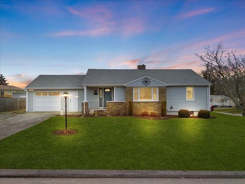 3 Oconnell Rd, Tiverton, RI, 02878-1811 | Card Image