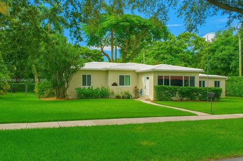 324 La Villa Dr, Miami Springs, FL, 33166-6024 | Card Image