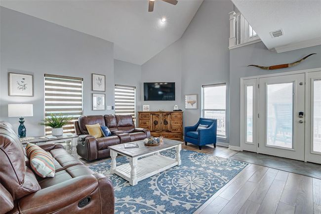 2774 Gulfview Ln, House other with 4 bedrooms, 4 bathrooms and 5 parking in Crystal Beach TX | Image 5