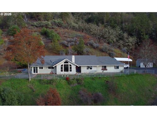 1040 Wards Creek Rd, Rogue River, OR, 97537-4538 | Card Image