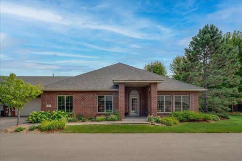 77 Deerwood Ct, HUDSON, WI, 54016-7734 | Card Image