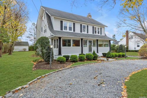 2075 Main Rd, Laurel, NY, 11948-1305 | Card Image