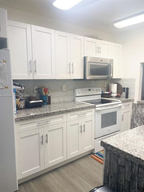 104-177 Lakeview Dr, Weston, FL, 33326-2545 | Card Image