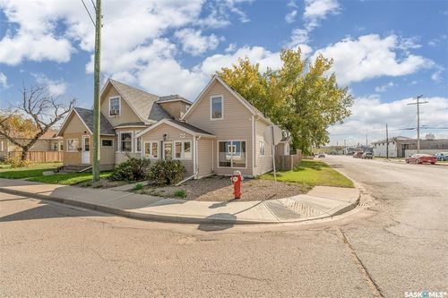 377 Fairford St W, Moose Jaw, SK, S6H1V8 | Card Image