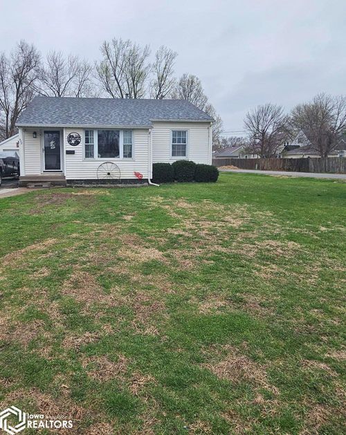 422 W Finley Ave, Ottumwa, IA, 52501-4630 | Card Image