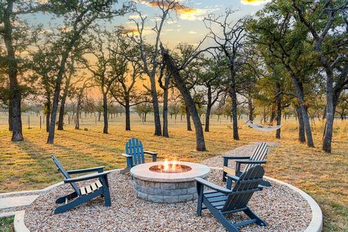 126 Shaun Ln, Fredericksburg, TX, 78624-6075 | Card Image
