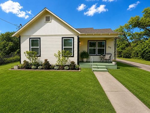1526 E 32nd 1/2 St, Houston, TX, 77022-5318 | Card Image