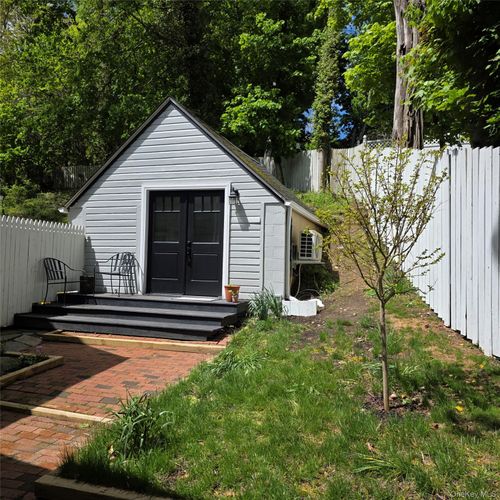 38 Gnarled Hollow Rd, East Setauket, NY, 11733-2930 | Card Image