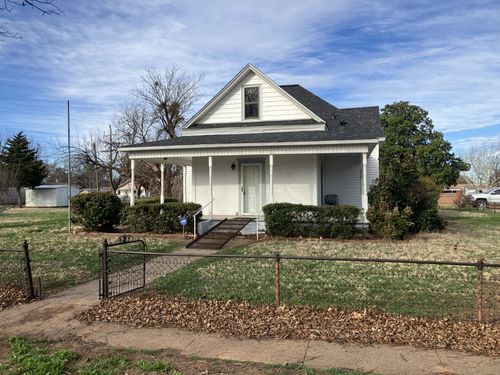 109 N Foley St, Seymour, TX, 76380-2415 | Card Image