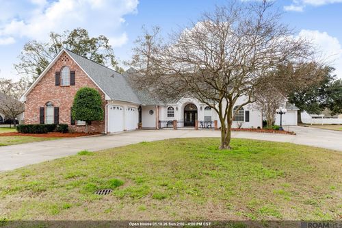 2145 Brittany Dr, Port Allen, LA, 70767-6071 | Card Image