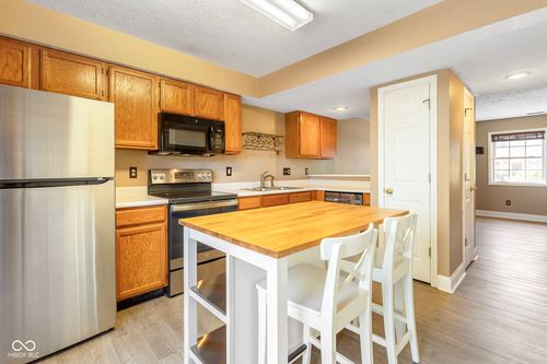 765 E Sherwood Hills Dr, Bloomington, IN, 47401-8183 | Card Image