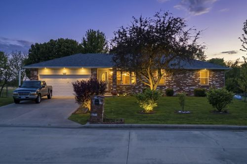 675 S Colony Ave, Bolivar, MO, 65613-3224 | Card Image
