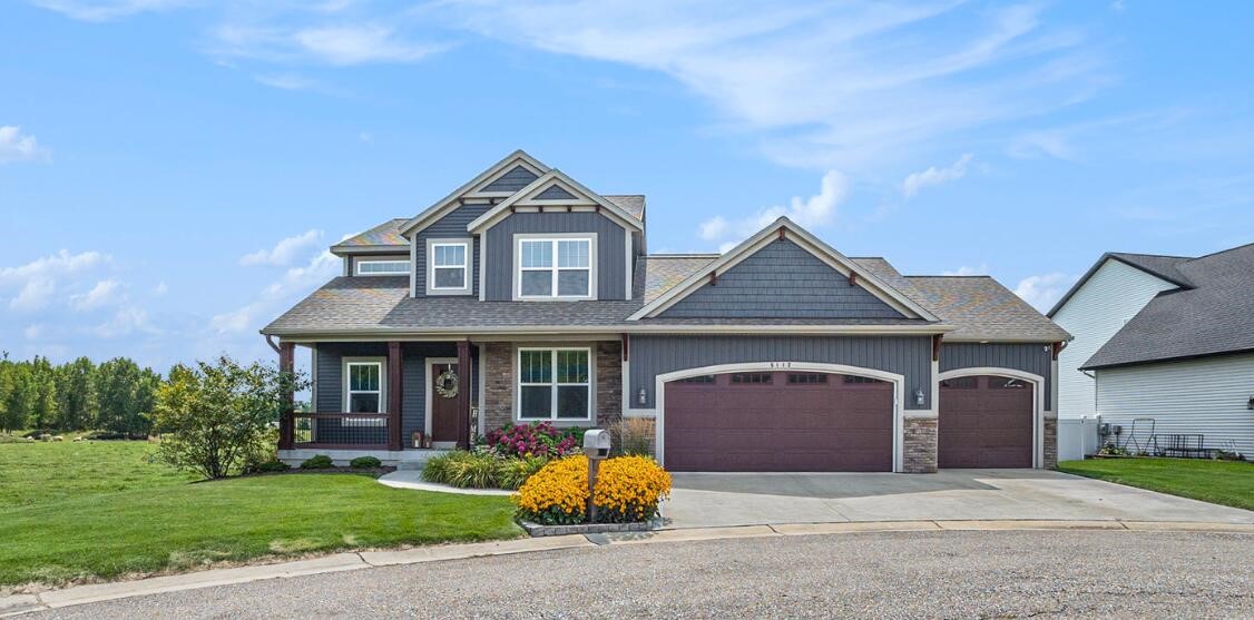 Autumn Leaf Dr, Hudsonville, MI 49426