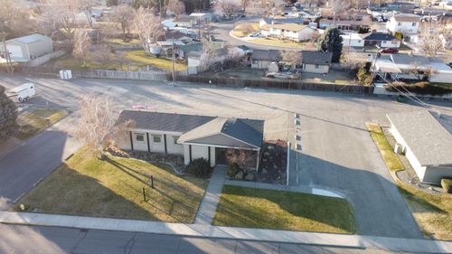 2427 W Falls Ave, Kennewick, WA, 99336-3068 | Card Image