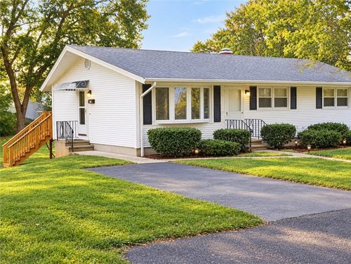 15 Spruce St, Manville, RI, 02838-1604 | Card Image