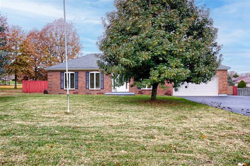 2823 Bugaboo Ln, Sellersburg, IN, 47172-9209 | Card Image