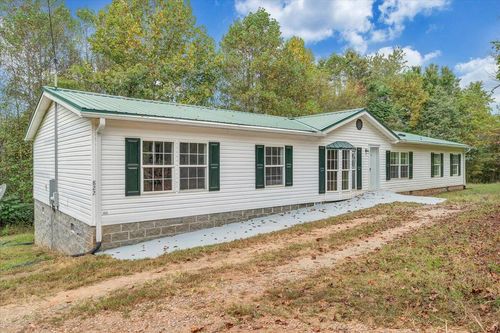 822 Buck Run Dr, Critz, VA, 24082-3077 | Card Image