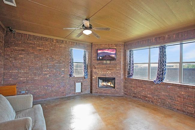 Enclosed patio with a different angle | Image 21
