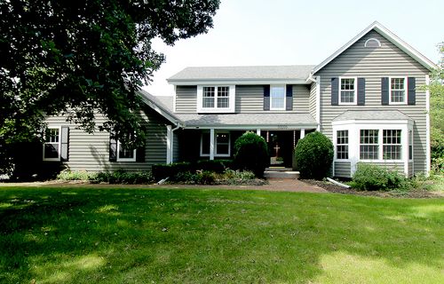 10205 N Kenilworth Cir, Mequon, WI, 53092-8401 | Card Image