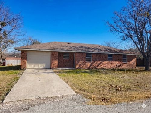 305 Sierra Vista Dr, Chico, TX, 76431-1931 | Card Image