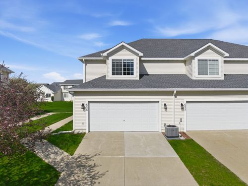 656 Se Williams Ct, Waukee, IA, 50263-8395 | Card Image