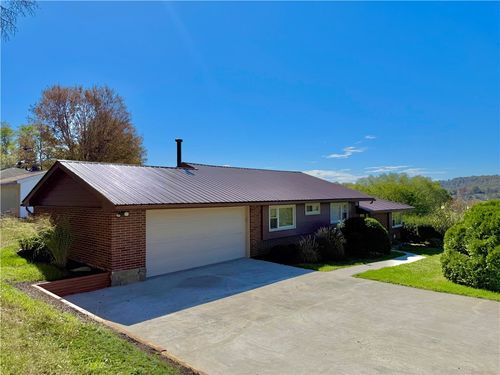 135 Rachele Ave, Davidsville, PA, 15928-9656 | Card Image