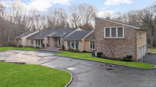 90 Rodeo Dr, Syosset, NY, 11791-2210 | Card Image