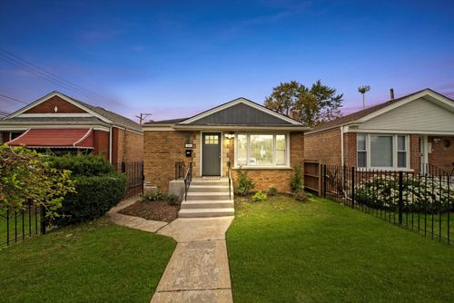 819 E 98th Pl, Chicago, IL, 60628-1525 | Card Image