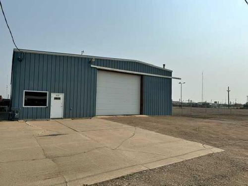 410 S Railway Dr Ne, Redcliff, AB, T0J2P0 | Card Image