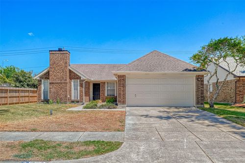 16015 Surrey Woods Dr, Friendswood, TX, 77546-3130 | Card Image