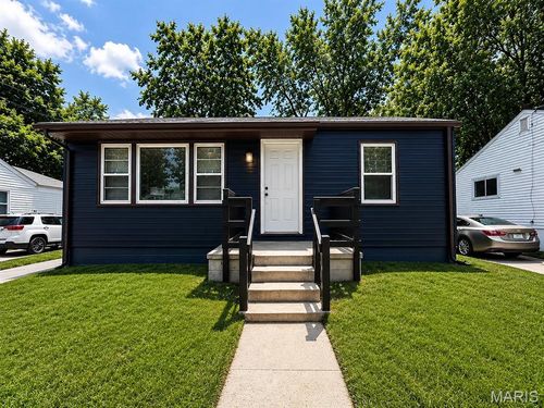 24 Vierling Dr, Saint Louis, MO, 63135-1134 | Card Image