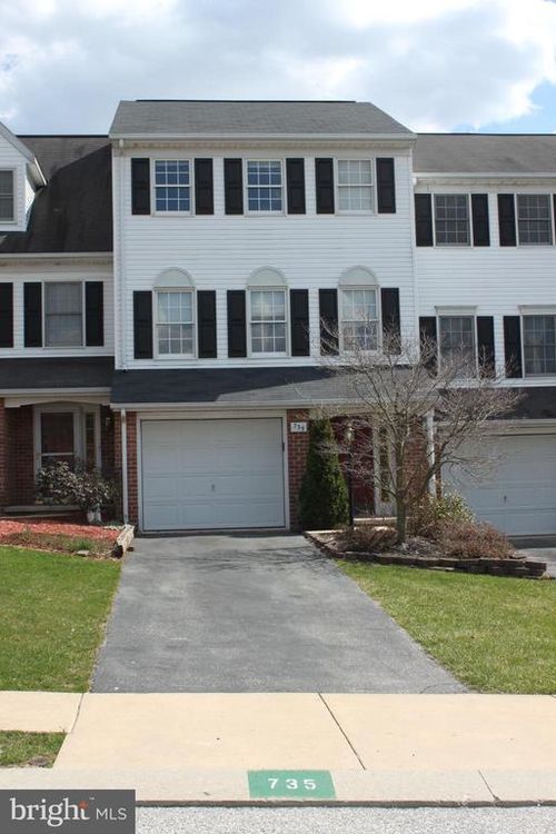 735 Robin Hill Cir, YORK, PA, 17404-8447 | Card Image