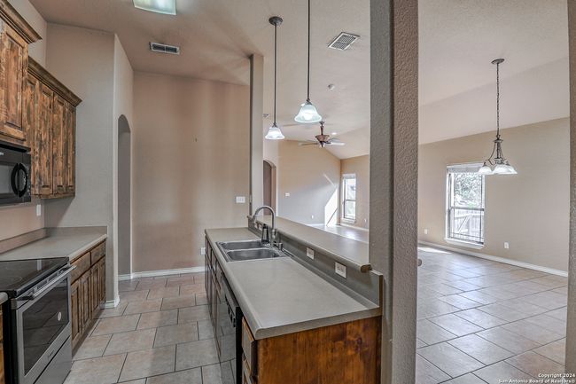 96 Windcrest, House other with 3 bedrooms, 2 bathrooms and null parking in Floresville TX | Image 7
