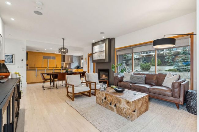 47 Patterson Dr Sw, House other with 4 bedrooms, 4 bathrooms and 5 parking in Calgary AB | Image 4