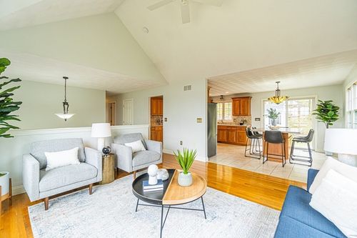 32 Waltham St, Woburn, MA, 01801-5970 | Card Image